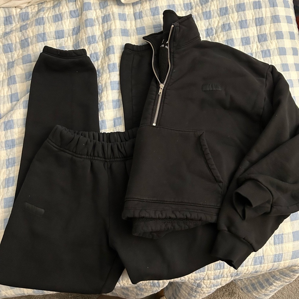 SET Active Black Cozy Sweatshirt and Joggers